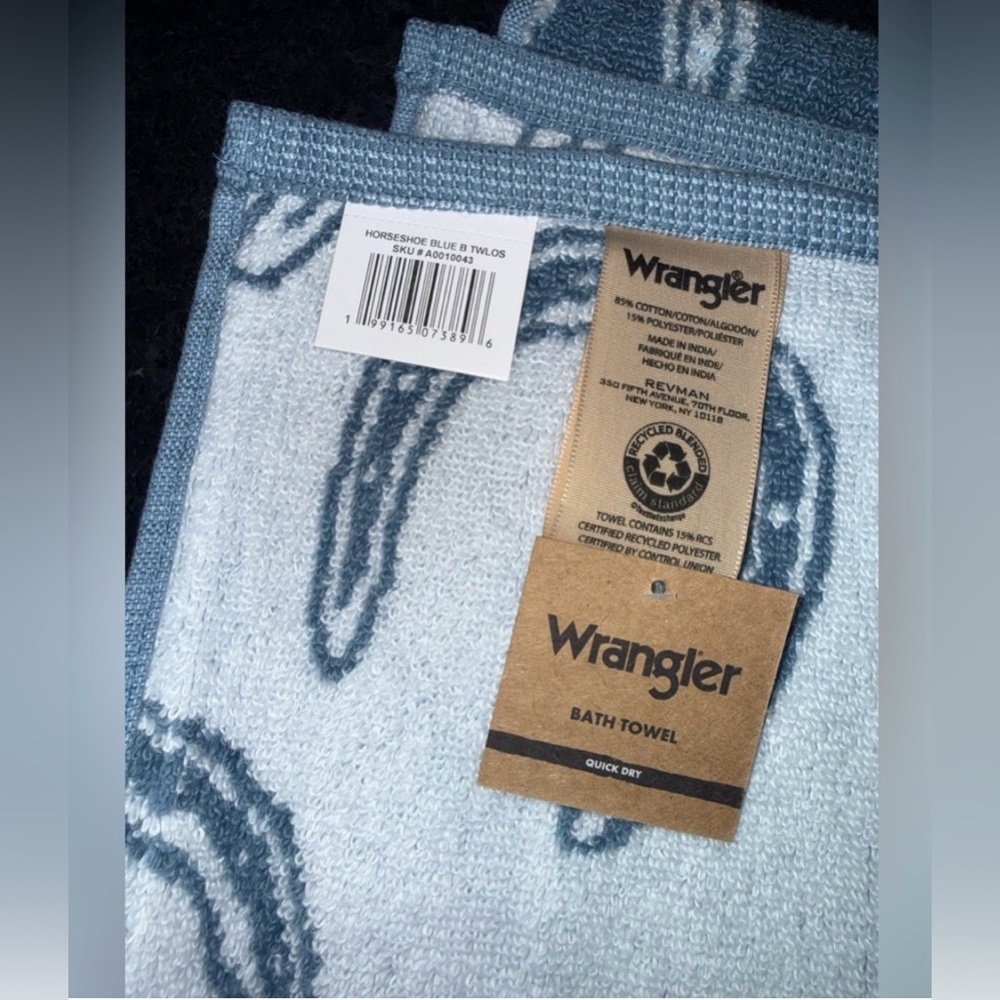 NEW WRANGLER REVERSIBLE
BLUE WHITE HORSESHOE PRINT BATH TOWEL 28x52 Quick Dry - Picture 7 of 10